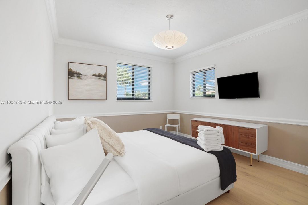 For Rent: $39,000 (6 beds, 5 baths, 4632 Square Feet)