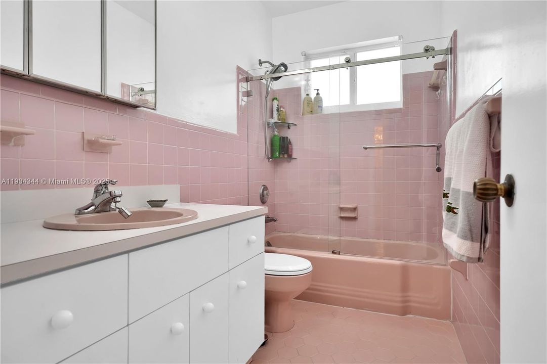 For Sale: $2,700,000 (4 beds, 3 baths, 2014 Square Feet)