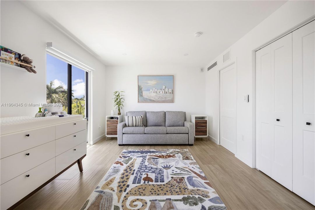 Recently Sold: $1,399,000 (2 beds, 2 baths, 1269 Square Feet)