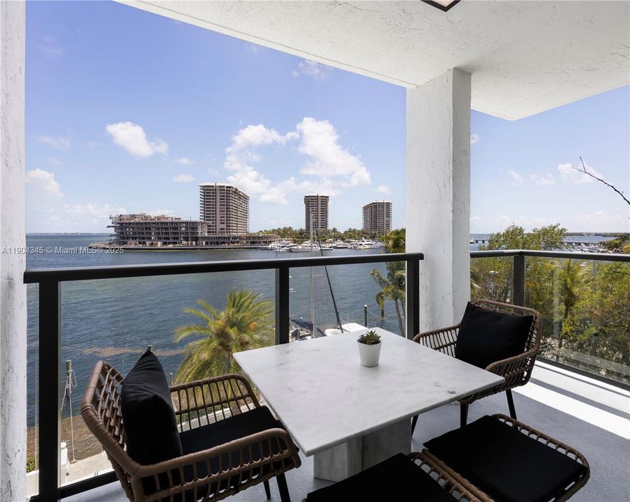 Recently Sold: $1,399,000 (2 beds, 2 baths, 1269 Square Feet)
