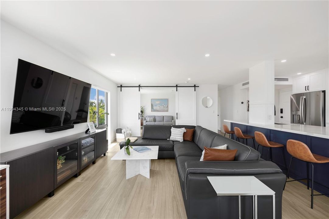 Recently Sold: $1,399,000 (2 beds, 2 baths, 1269 Square Feet)
