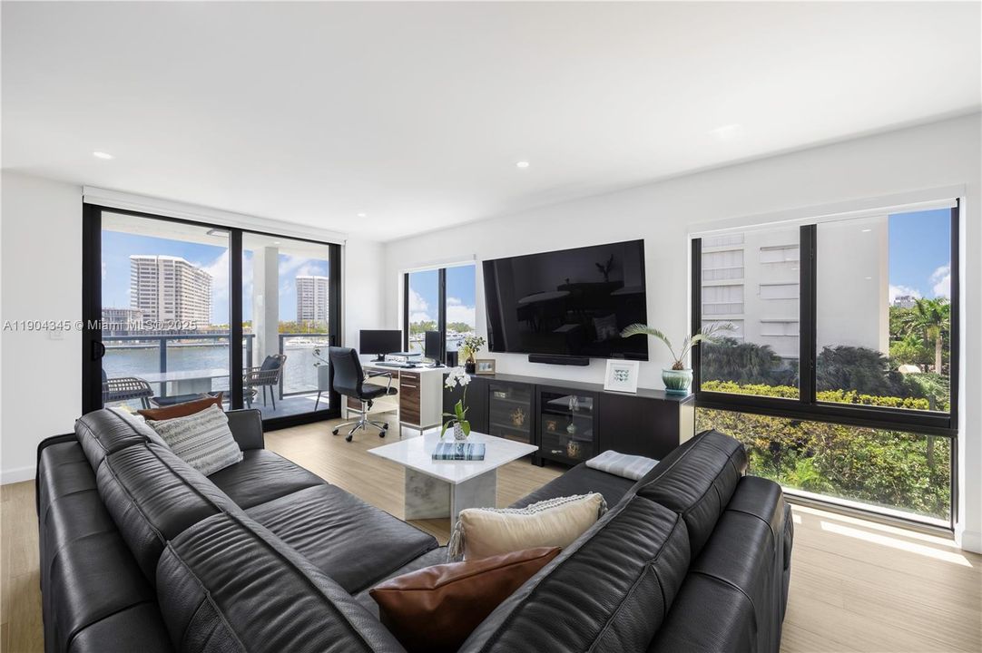 Recently Sold: $1,399,000 (2 beds, 2 baths, 1269 Square Feet)