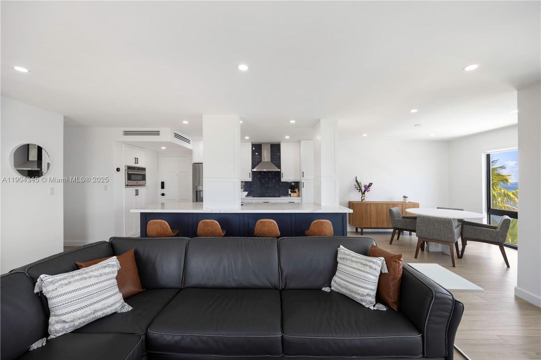 Recently Sold: $1,399,000 (2 beds, 2 baths, 1269 Square Feet)