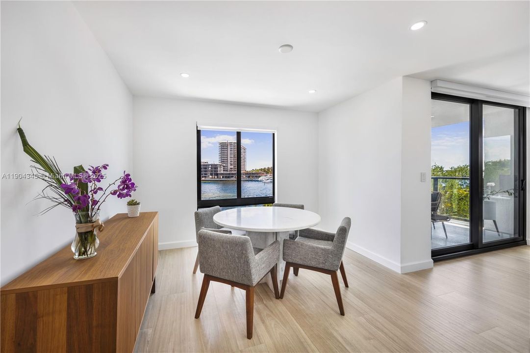 Recently Sold: $1,399,000 (2 beds, 2 baths, 1269 Square Feet)