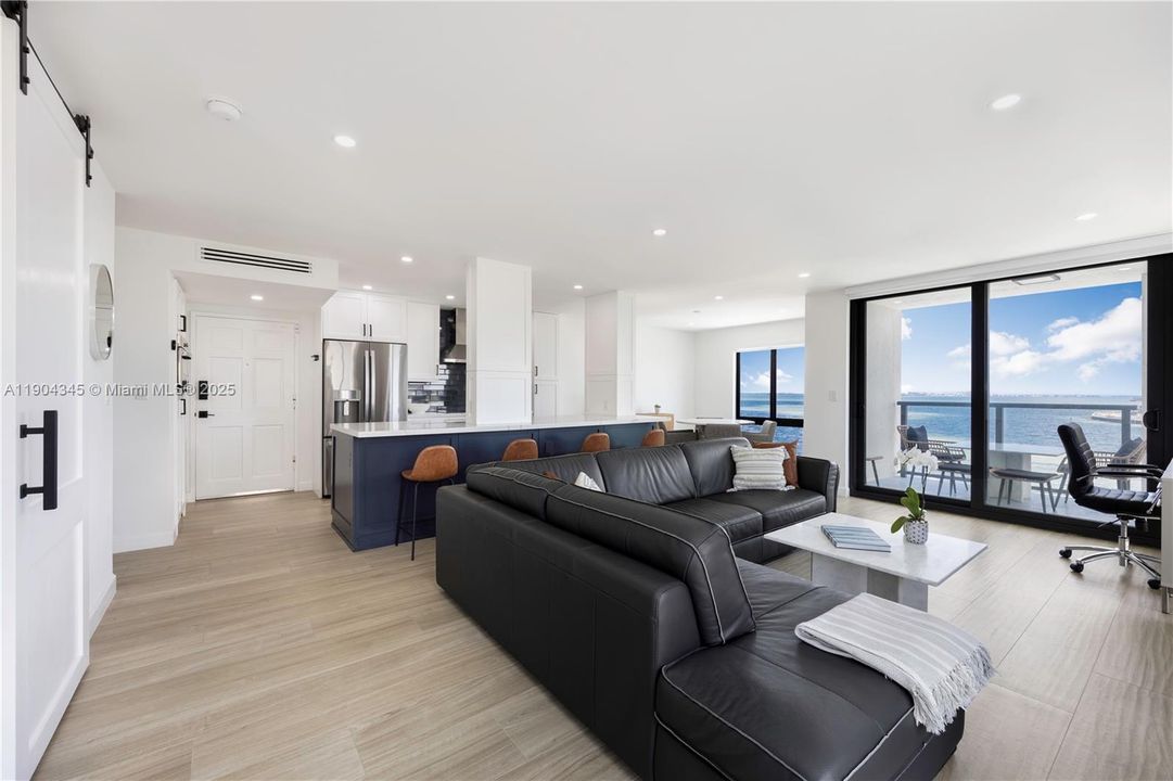 Recently Sold: $1,399,000 (2 beds, 2 baths, 1269 Square Feet)