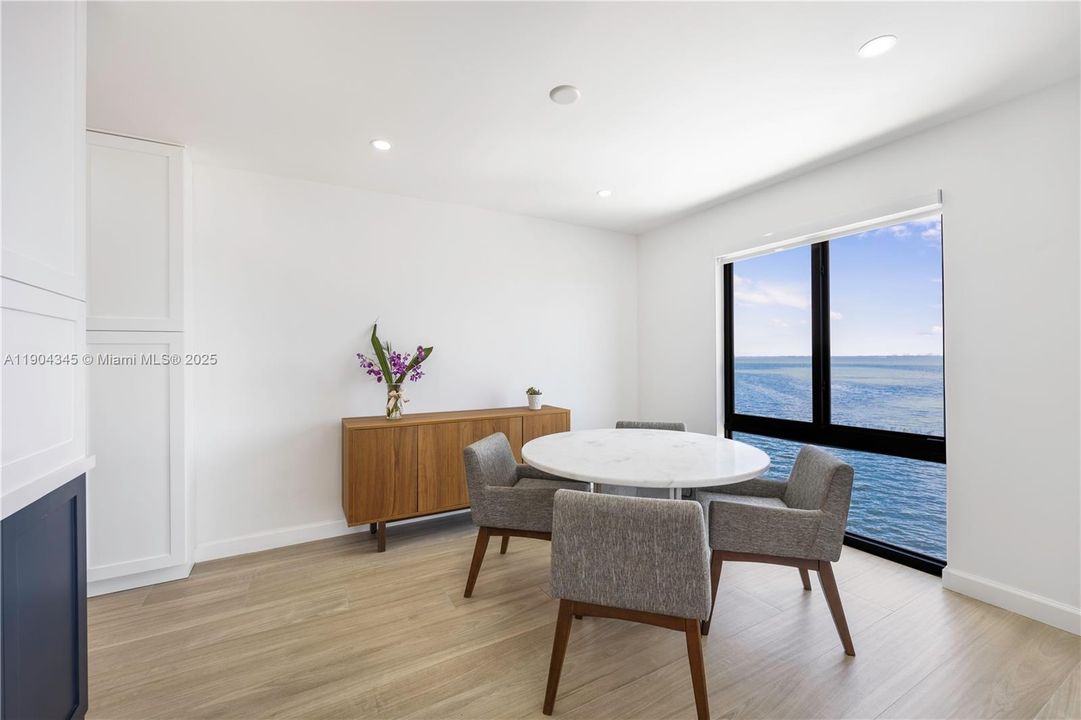 Recently Sold: $1,399,000 (2 beds, 2 baths, 1269 Square Feet)