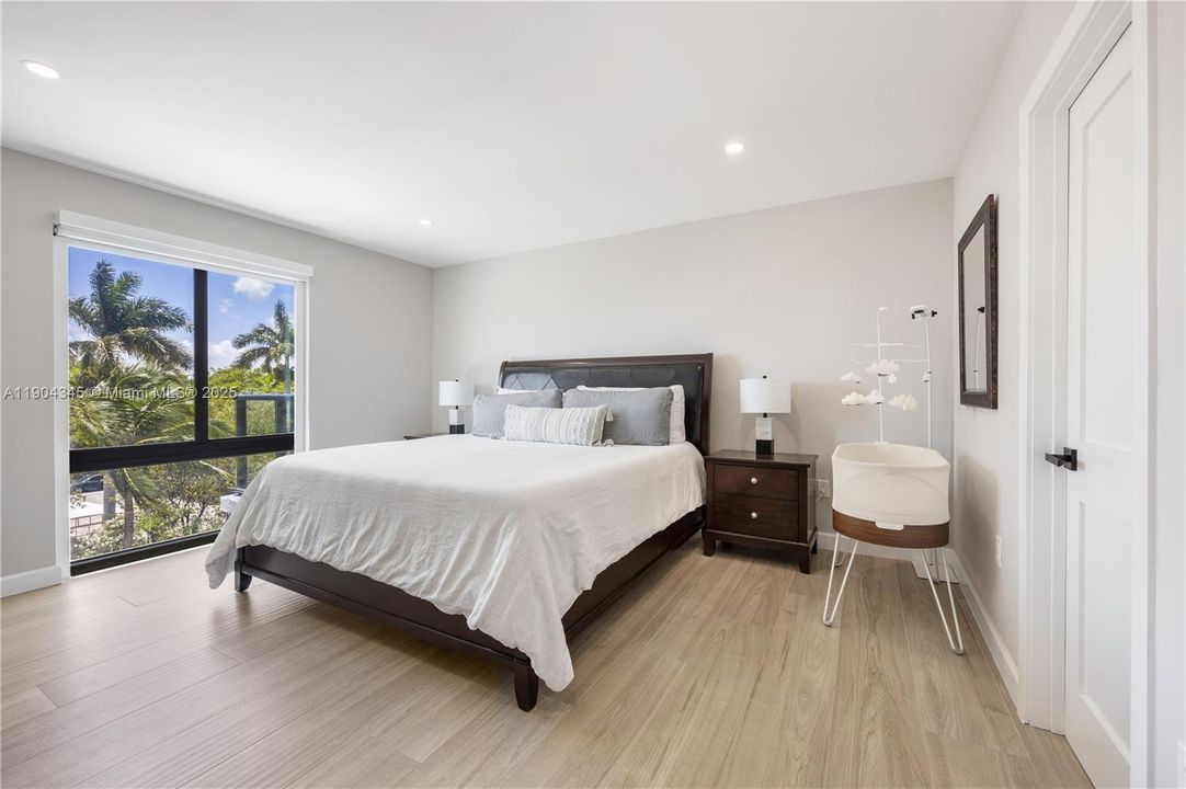 Recently Sold: $1,399,000 (2 beds, 2 baths, 1269 Square Feet)