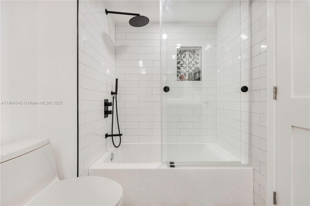 Recently Sold: $1,399,000 (2 beds, 2 baths, 1269 Square Feet)