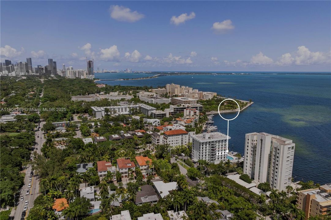 Recently Sold: $1,399,000 (2 beds, 2 baths, 1269 Square Feet)