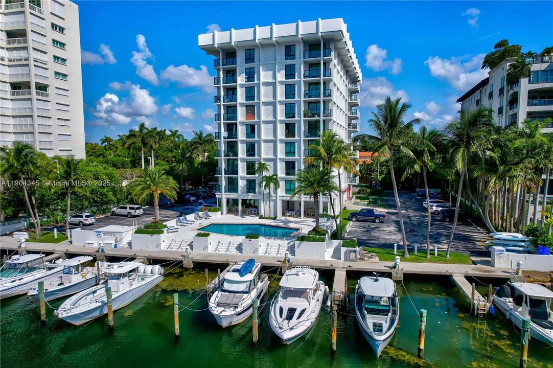 Recently Sold: $1,399,000 (2 beds, 2 baths, 1269 Square Feet)
