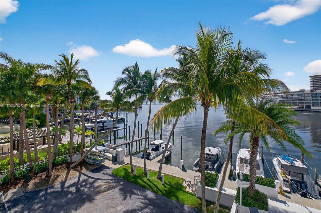 Recently Sold: $1,399,000 (2 beds, 2 baths, 1269 Square Feet)