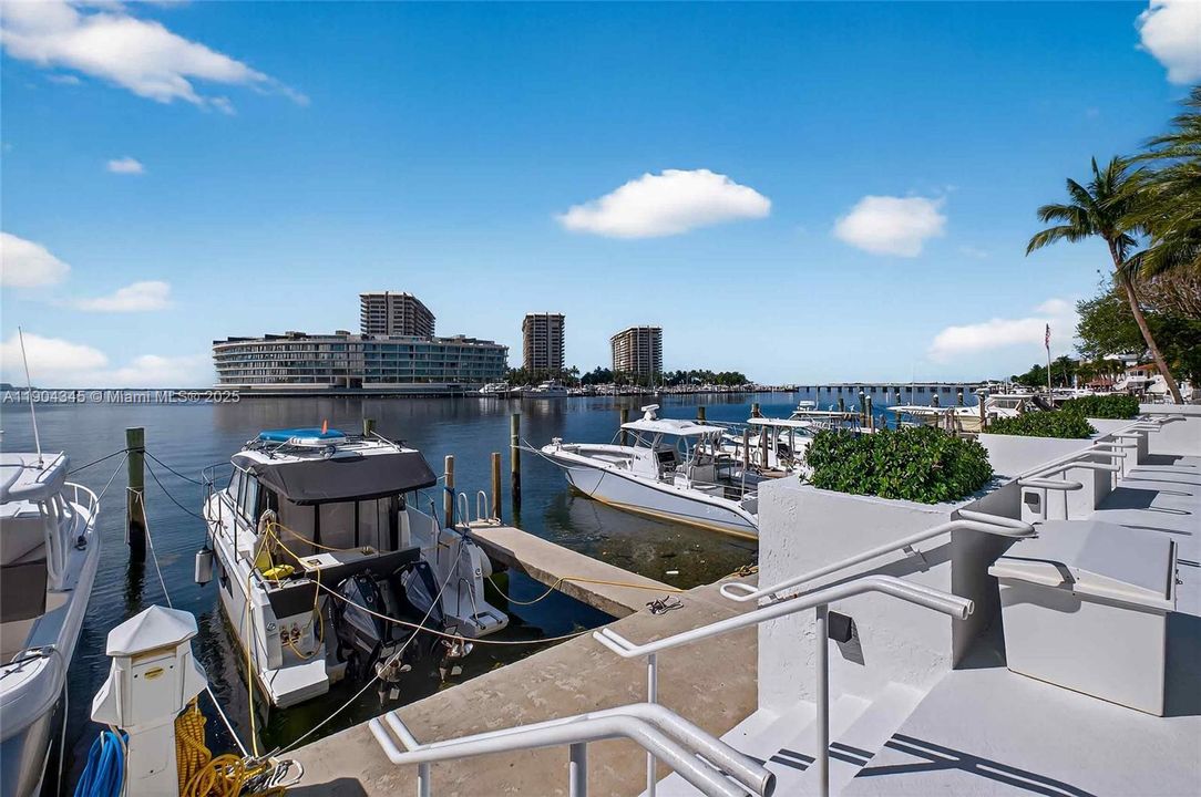 Recently Sold: $1,399,000 (2 beds, 2 baths, 1269 Square Feet)