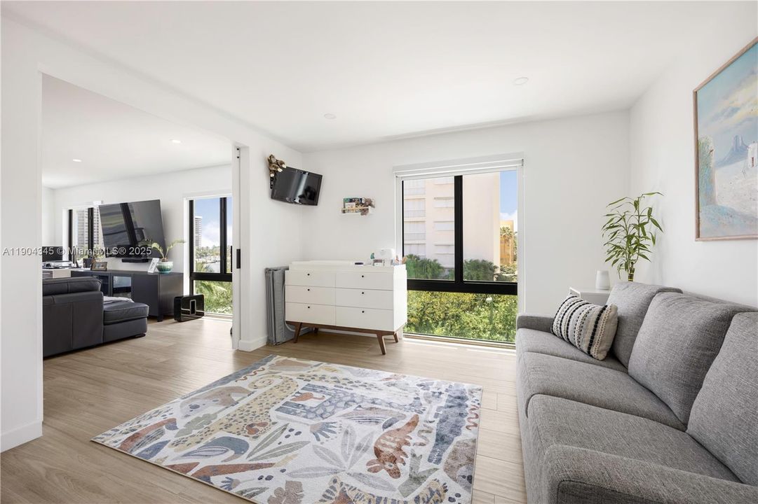 Recently Sold: $1,399,000 (2 beds, 2 baths, 1269 Square Feet)