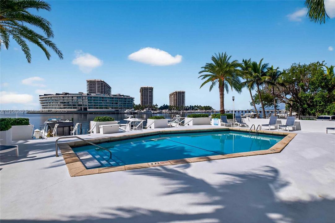 Recently Sold: $1,399,000 (2 beds, 2 baths, 1269 Square Feet)