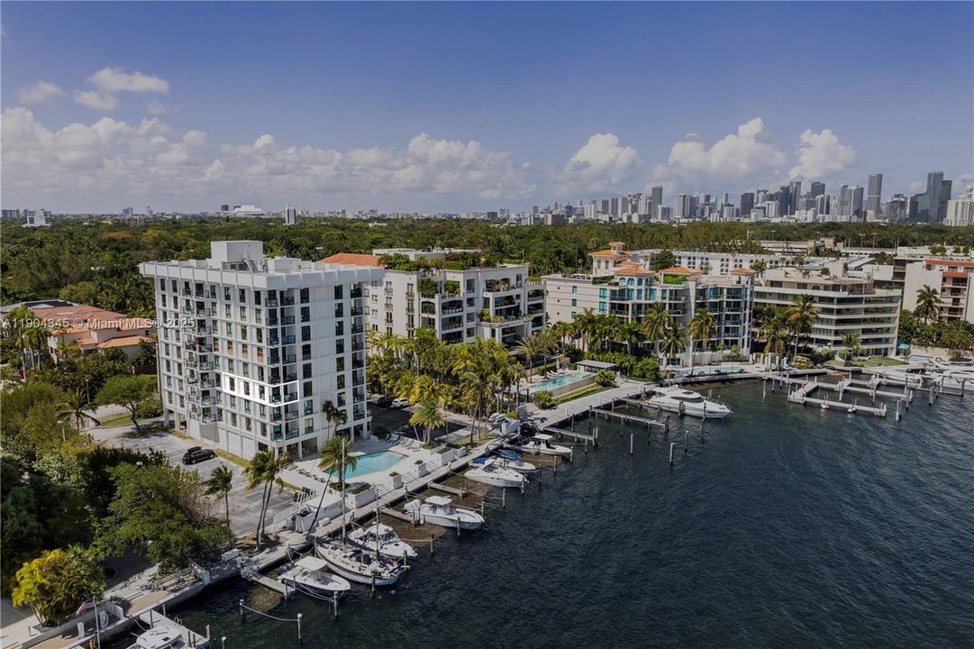 Recently Sold: $1,399,000 (2 beds, 2 baths, 1269 Square Feet)