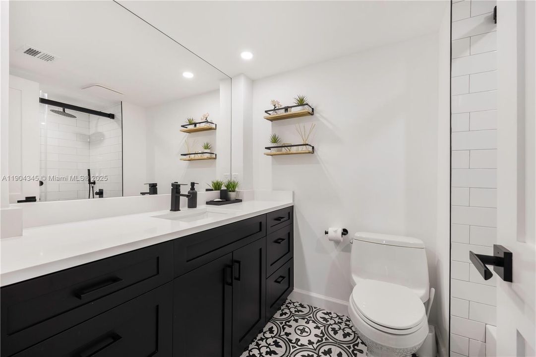 Recently Sold: $1,399,000 (2 beds, 2 baths, 1269 Square Feet)