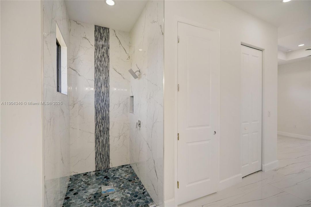 For Sale: $339,900 (3 beds, 2 baths, 1603 Square Feet)