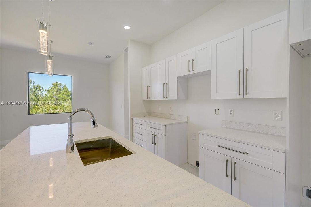 For Sale: $339,900 (3 beds, 2 baths, 1603 Square Feet)