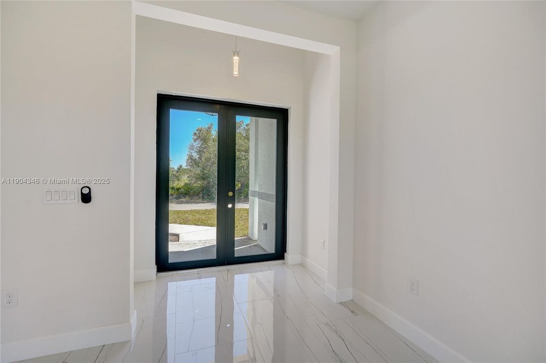 For Sale: $339,900 (3 beds, 2 baths, 1603 Square Feet)