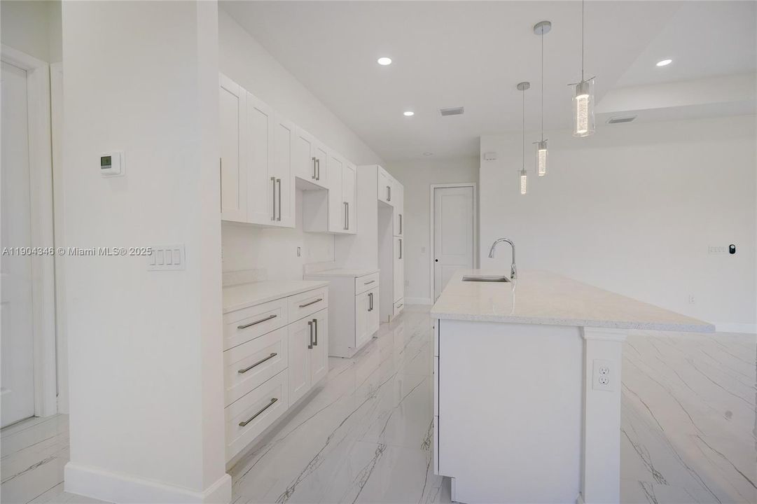 For Sale: $339,900 (3 beds, 2 baths, 1603 Square Feet)