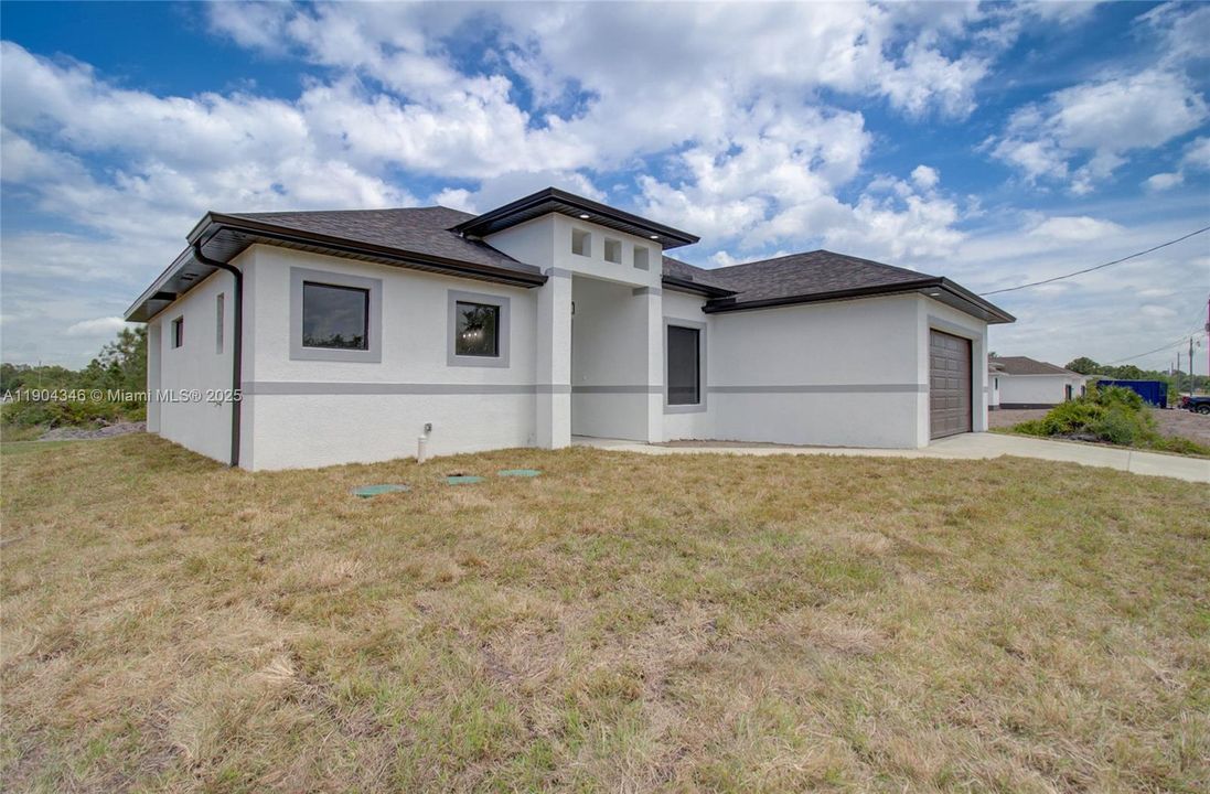 For Sale: $339,900 (3 beds, 2 baths, 1603 Square Feet)