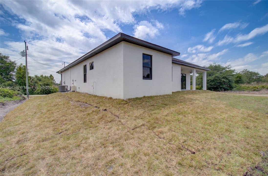 For Sale: $339,900 (3 beds, 2 baths, 1603 Square Feet)