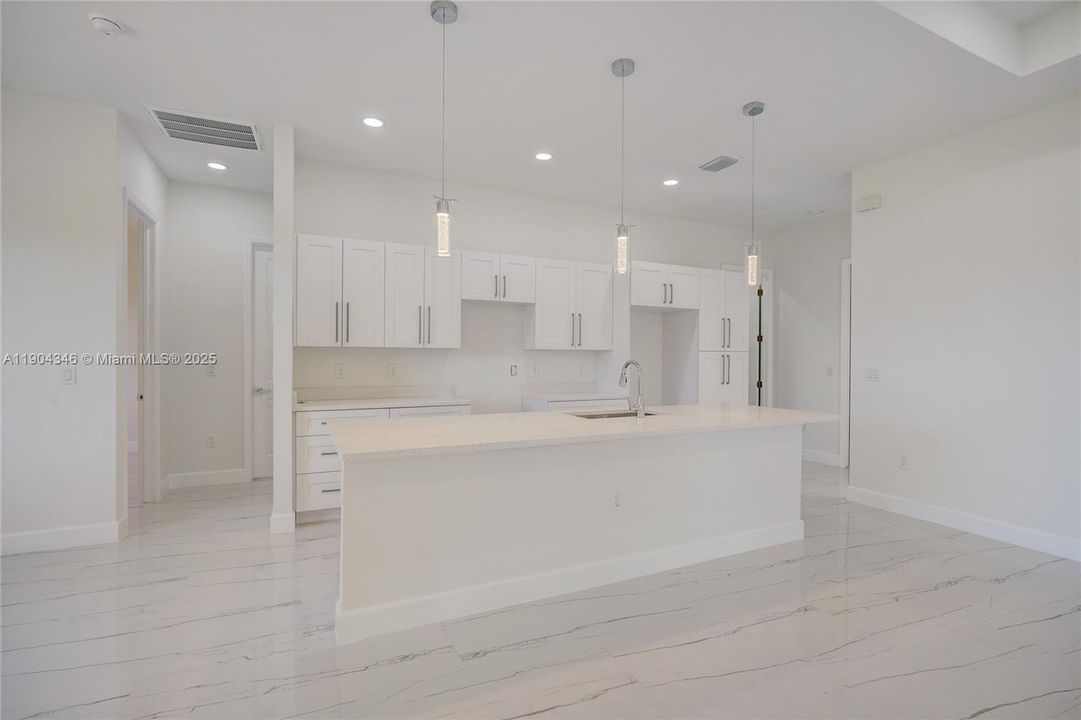 For Sale: $339,900 (3 beds, 2 baths, 1603 Square Feet)