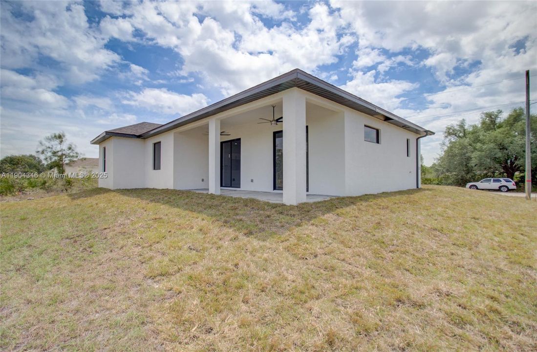 For Sale: $339,900 (3 beds, 2 baths, 1603 Square Feet)