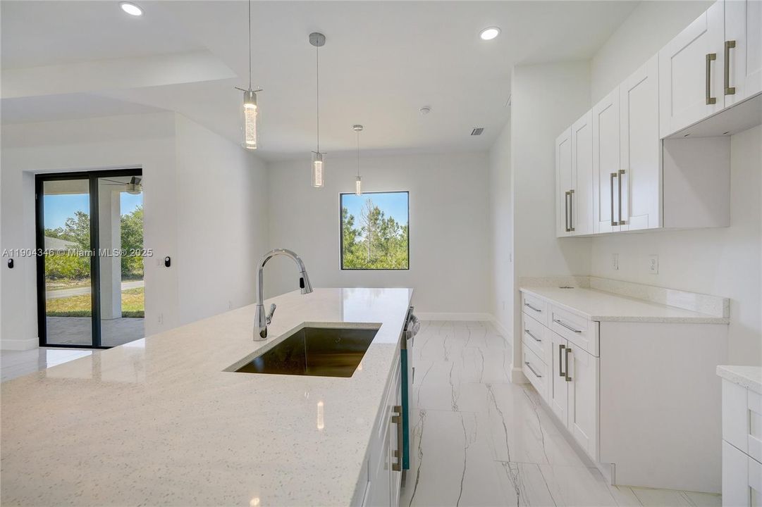 For Sale: $339,900 (3 beds, 2 baths, 1603 Square Feet)