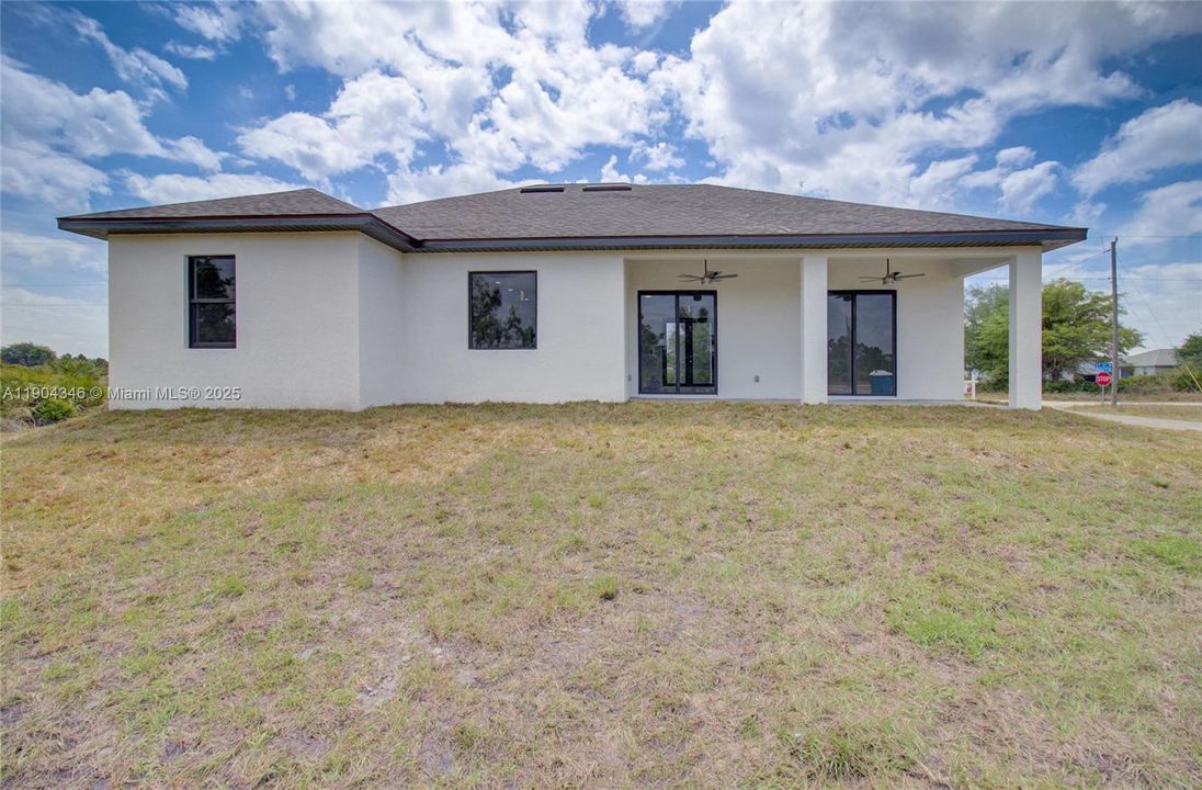 For Sale: $339,900 (3 beds, 2 baths, 1603 Square Feet)