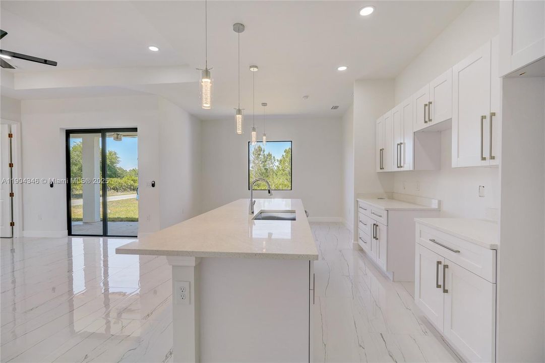 For Sale: $339,900 (3 beds, 2 baths, 1603 Square Feet)