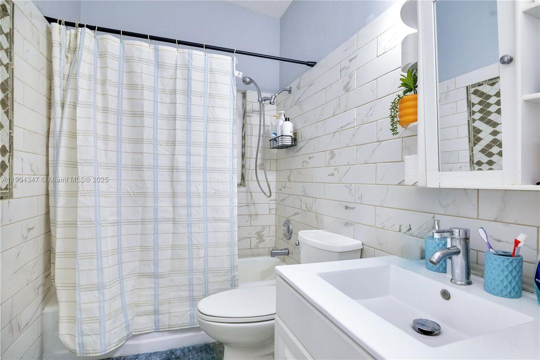 На продажу: $1,000,000 (5 спален, 2 ванн, 0 Квадратных фут)