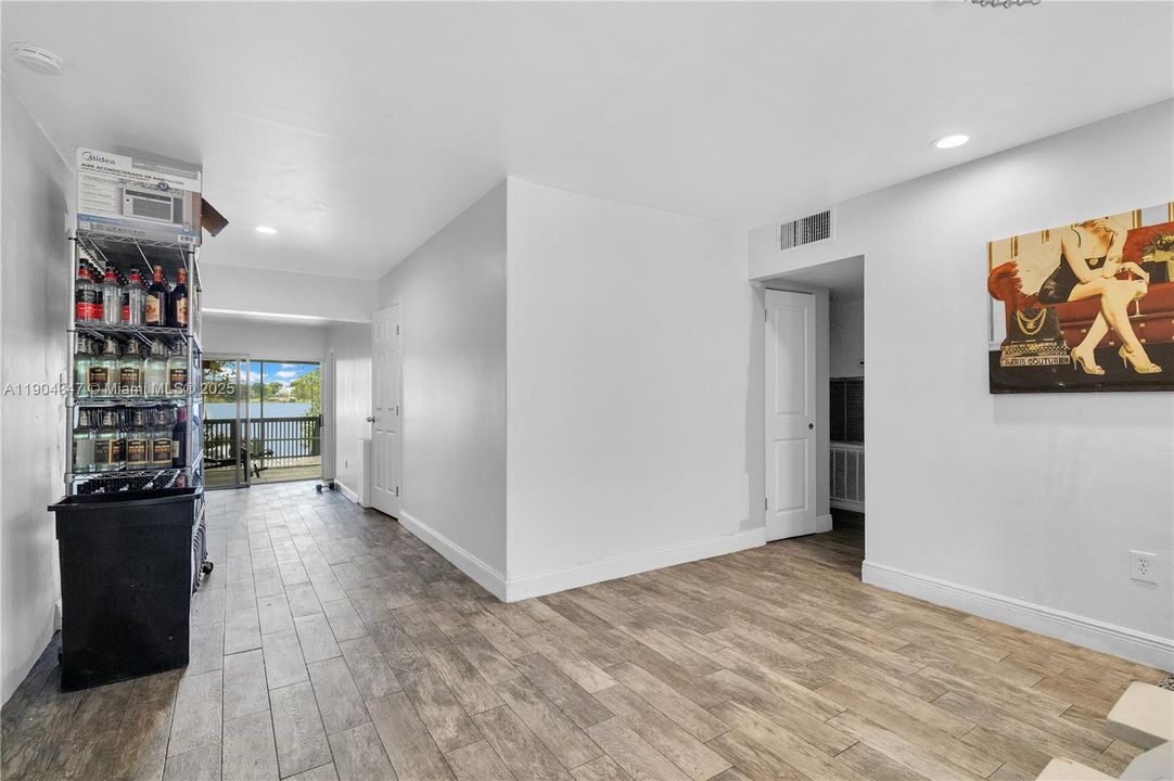 На продажу: $1,000,000 (5 спален, 2 ванн, 0 Квадратных фут)