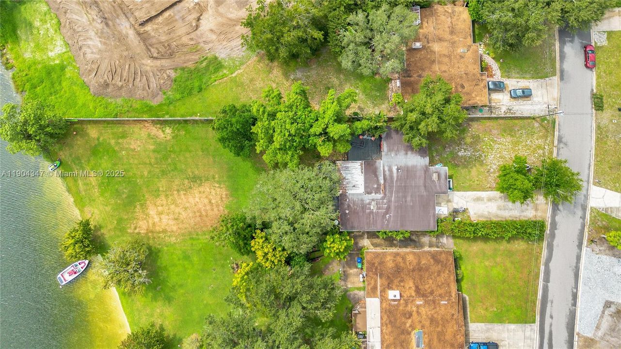 На продажу: $1,000,000 (5 спален, 2 ванн, 0 Квадратных фут)