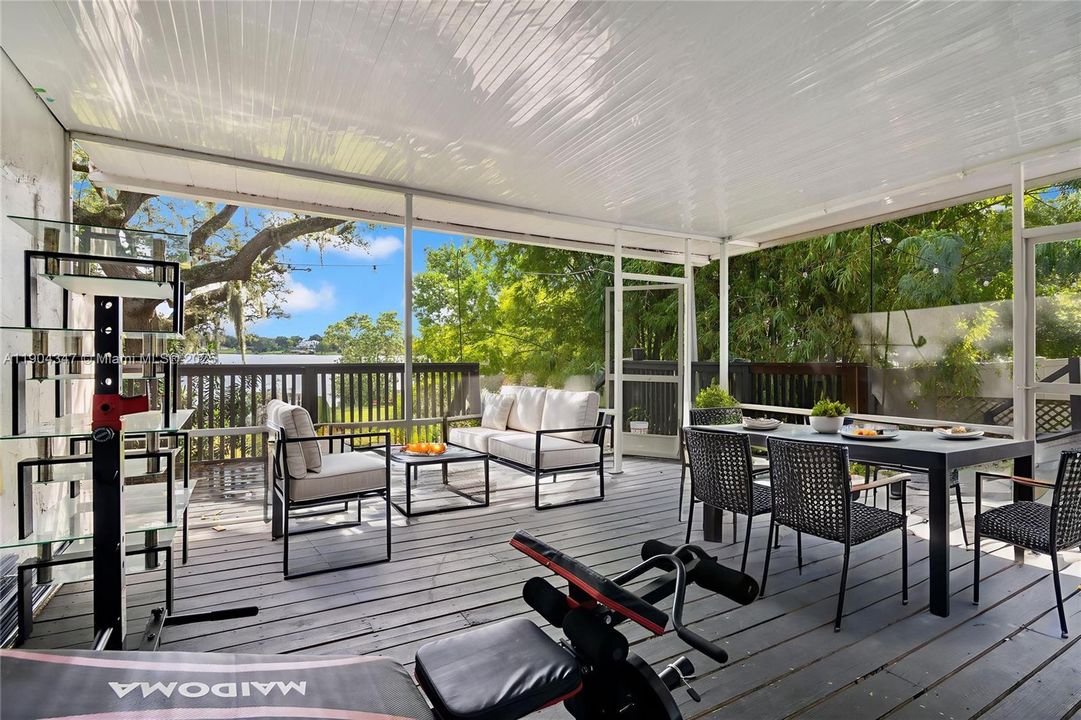 На продажу: $1,000,000 (5 спален, 2 ванн, 0 Квадратных фут)