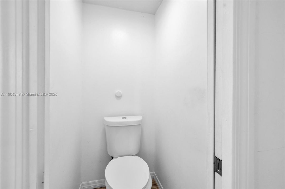 На продажу: $1,000,000 (5 спален, 2 ванн, 0 Квадратных фут)