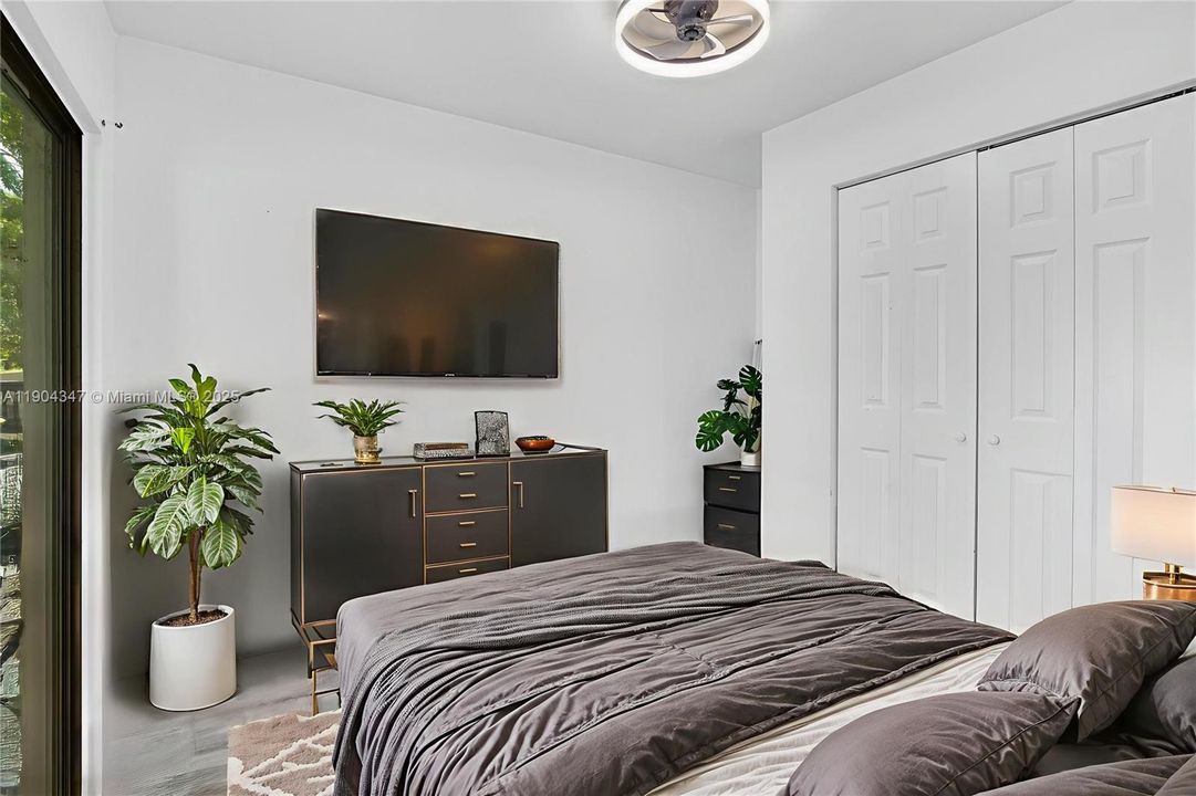 На продажу: $1,000,000 (5 спален, 2 ванн, 0 Квадратных фут)