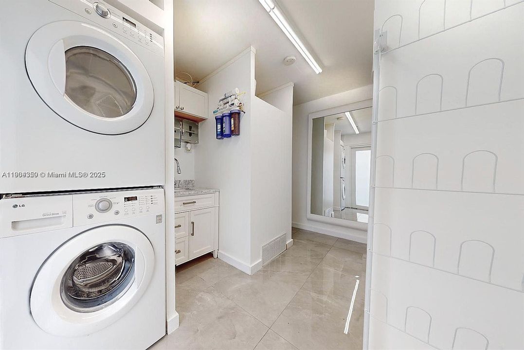 For Rent: $4,200 (5 beds, 3 baths, 1682 Square Feet)