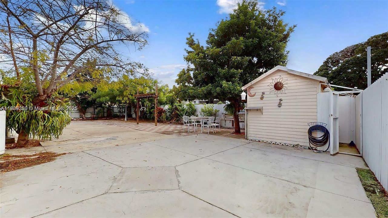 For Rent: $4,200 (5 beds, 3 baths, 1682 Square Feet)