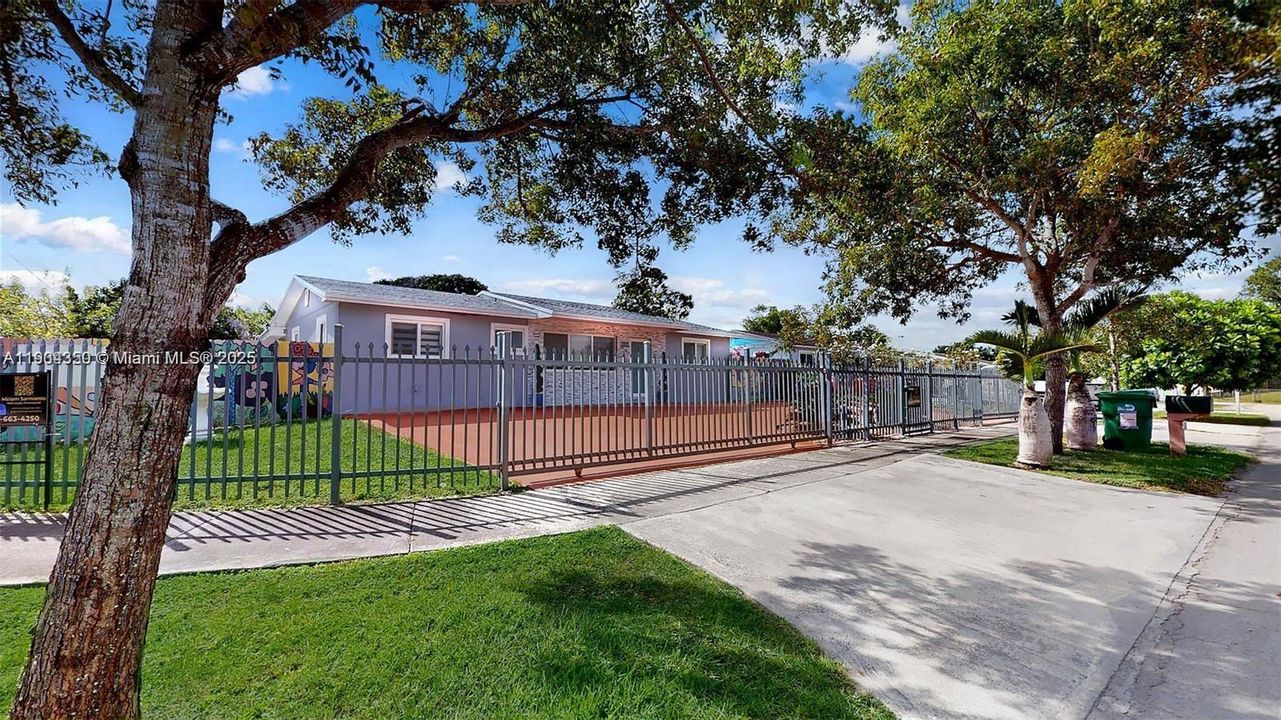 For Rent: $4,200 (5 beds, 3 baths, 1682 Square Feet)