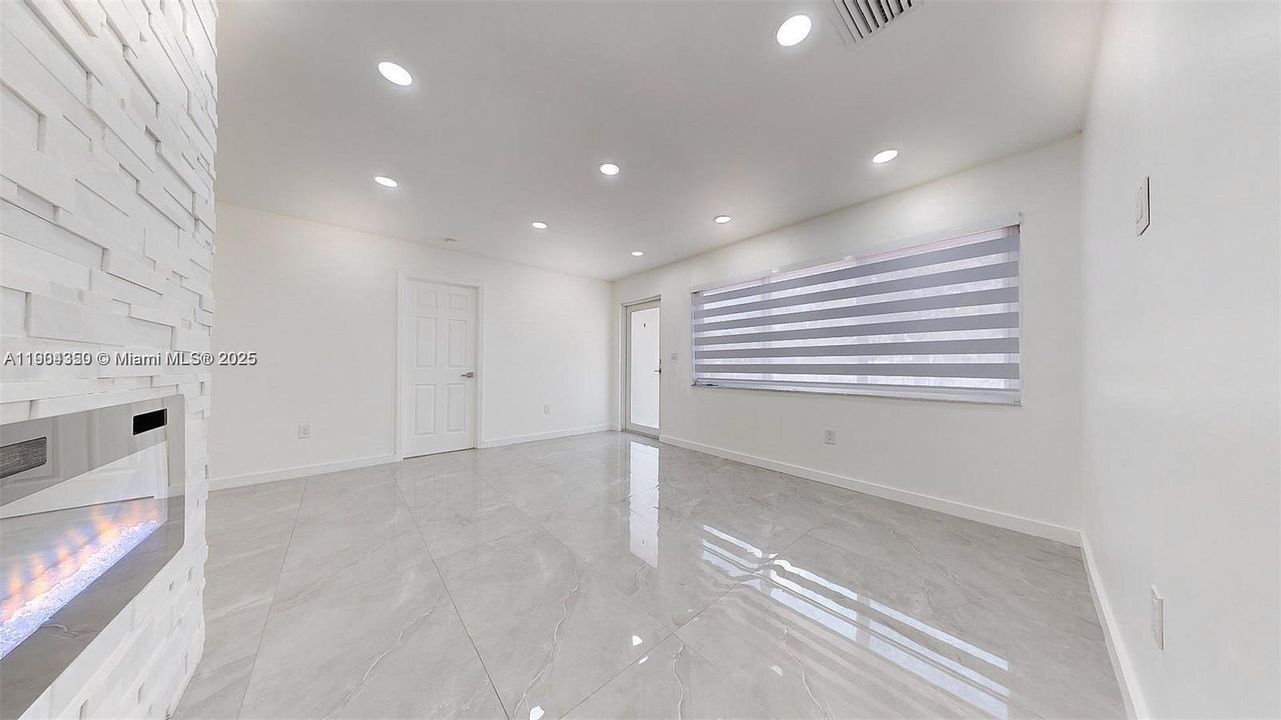 For Rent: $4,200 (5 beds, 3 baths, 1682 Square Feet)