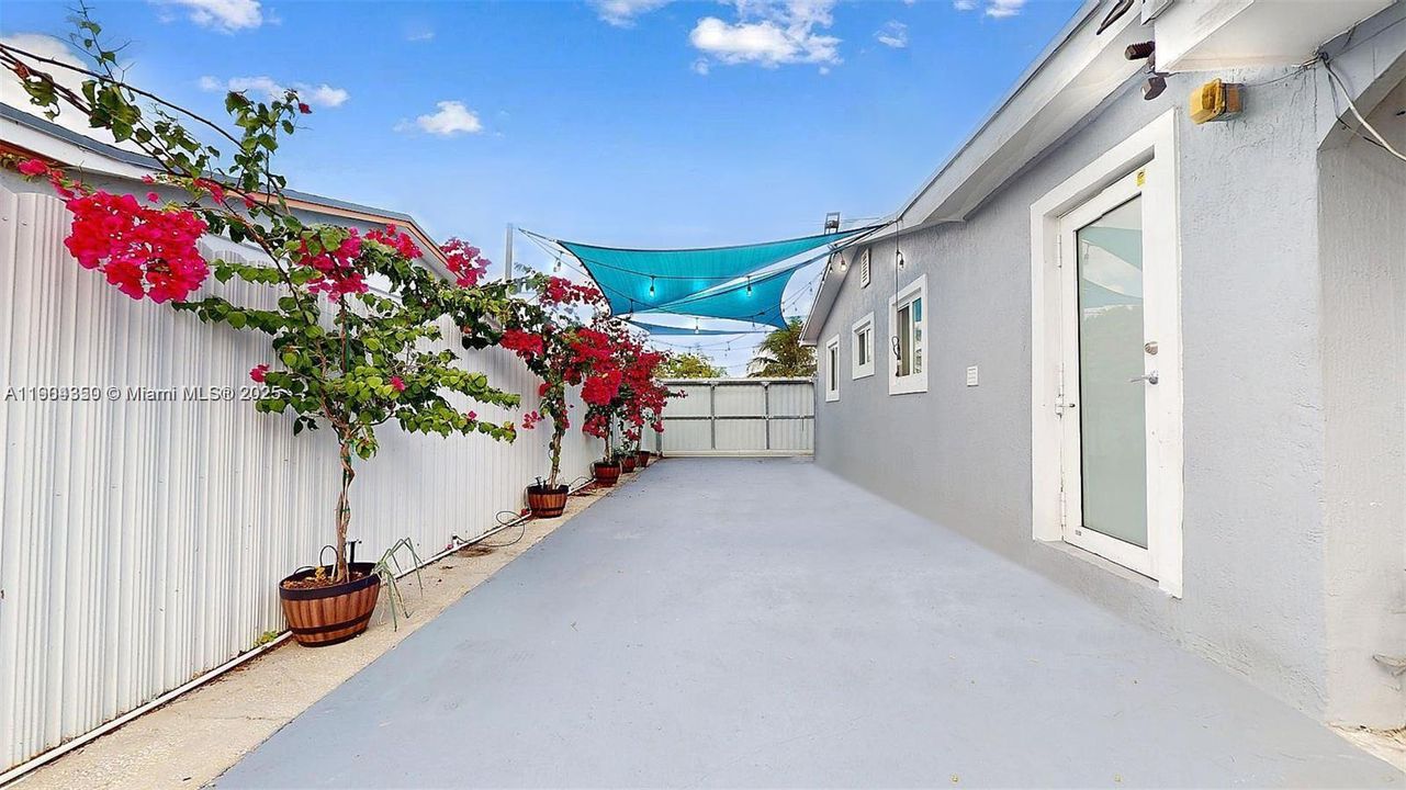 For Rent: $4,200 (5 beds, 3 baths, 1682 Square Feet)