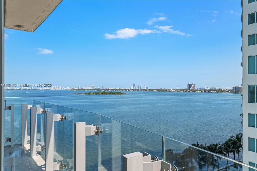 For Sale: $630,000 (1 beds, 1 baths, 775 Square Feet)