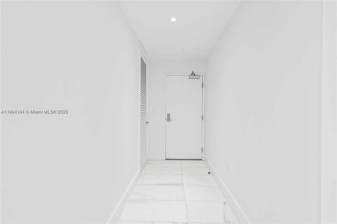 For Sale: $630,000 (1 beds, 1 baths, 775 Square Feet)