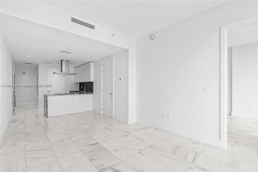 For Sale: $630,000 (1 beds, 1 baths, 775 Square Feet)