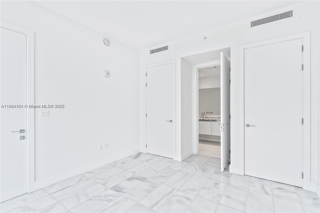 For Sale: $630,000 (1 beds, 1 baths, 775 Square Feet)