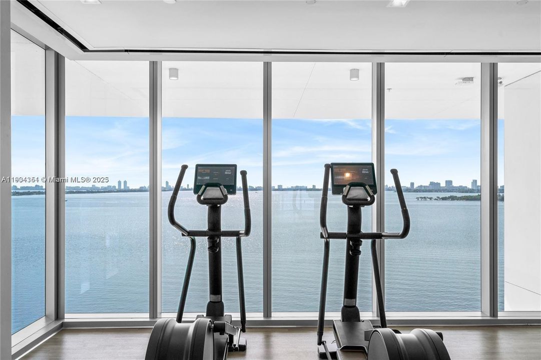 For Sale: $630,000 (1 beds, 1 baths, 775 Square Feet)