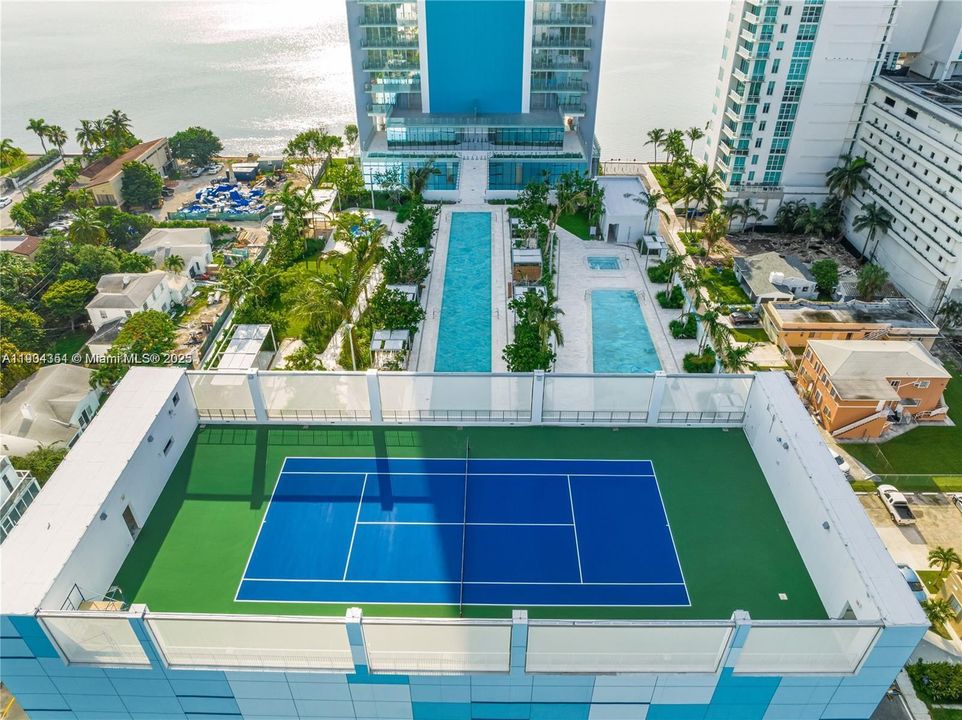 For Sale: $630,000 (1 beds, 1 baths, 775 Square Feet)