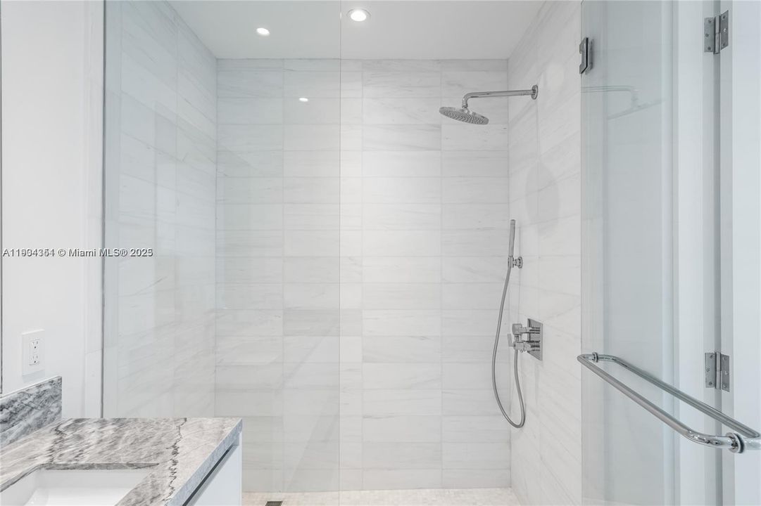 For Sale: $630,000 (1 beds, 1 baths, 775 Square Feet)