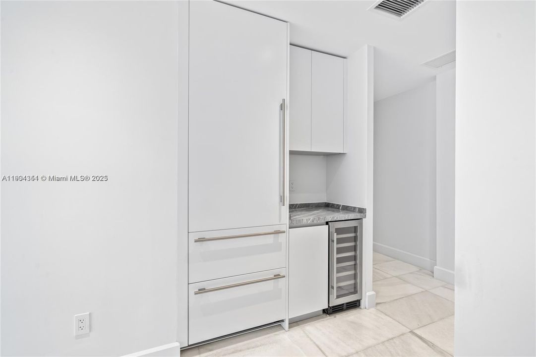 For Sale: $630,000 (1 beds, 1 baths, 775 Square Feet)